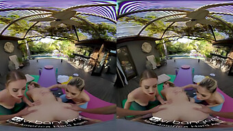 A Jógaóra Forró Orgiává Változik Ebben A Vr Pornóvideóban