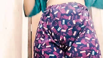 18 Year Old Indian Girl Gets Dirty And Fucks In Salwar Suit