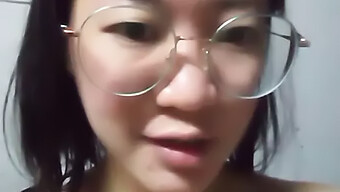 Amateur Brunette Asian Girl Masturbates