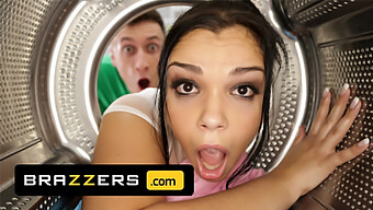 Arcra És Anális Szex Sofia Lee-Vel Ebben A Brazzers Videóban