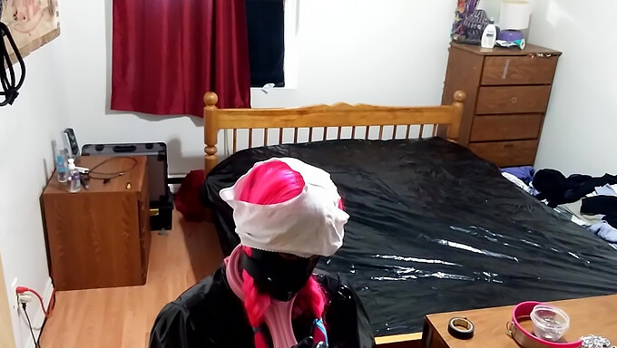 Η Sissy Maid Γίνεται Άτακτη Με Ένα Dildo