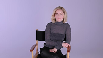 Παρακολουθήστε Την Πρόκληση Του Kiernan Shipka Να Κάνει Το Χαριτωμένο Του Τζιν.