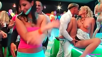 Hd-Video Van Tsjechische Babes In Een Groepsseksscène