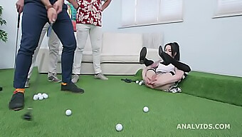 Analspielzeug Und Spielzeug In Aktion Mit Anna De Ville In Einem Tiefen Anal- Und Doppelpenetration-Video