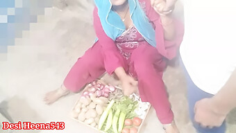 Watch A Desi Bhabhi Sell Vegetables While Getting Her Pussy Licked