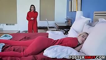 Dospievajúce Lesbičky Skúmajú Svoje Túžby V Tomto Tabuizovanom Videu