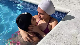 Casal Indiano Desfruta De Sexo Anal Na Piscina E No Quintal.