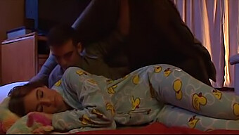 Probieren Sie Kira Sinns Xxx In Sleepover Stars Avi