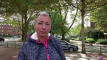 Milf Máma Mandy Bere Velký Penis V Análním Sexu Na Veřejnosti