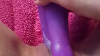 Amateur Gay Uses Vibrator