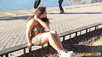 Brunetka Teen Zažívá Svůj Nejhlubší A Nejintenzivnější Sexuální Zážitek S Dvěma Kluky