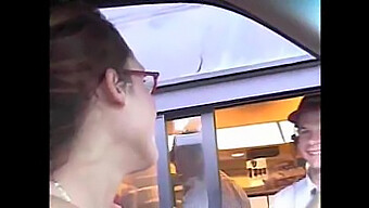 Follada Facial En Drive-Thru