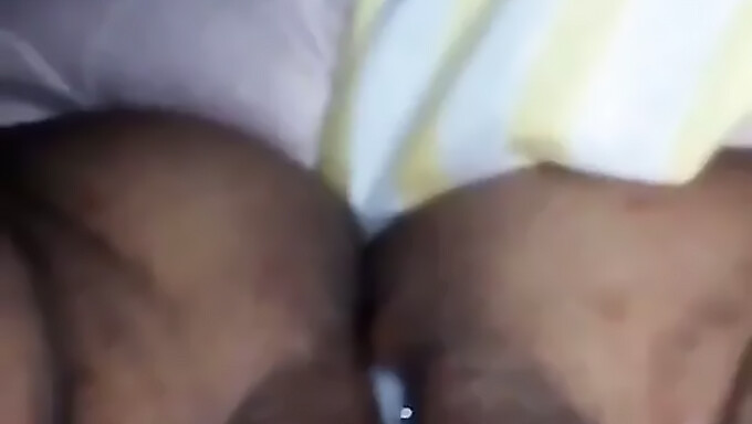 Milf Asiática Con Clítoris Grande En Video Casero