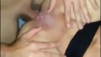 Squirter Amateur Disfruta Del Juego Anal