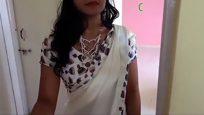 18+ টিনের ডিপ থ্রোট দক্ষতা প্রদর্শনে রয়েছে