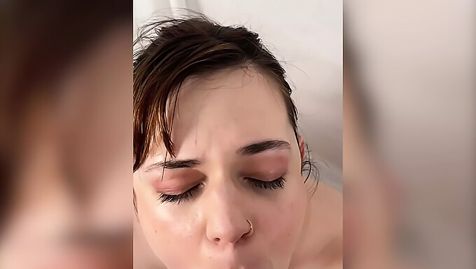 Remaja 18+ Elise Lee Menerima Cumshot Di Wajahnya Dalam Video Panas Ini