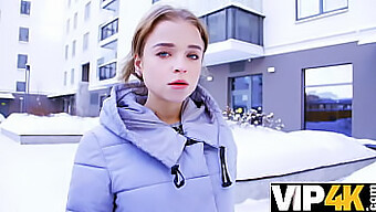 Teen (18+) Si Užíva Orálne Potešenie V Hd Videu